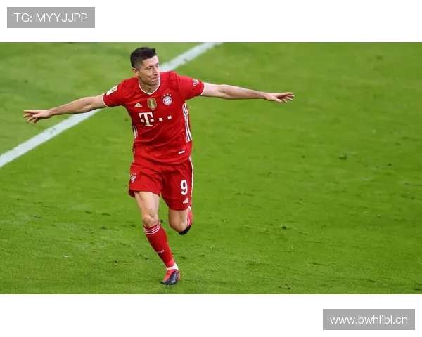 莱万多夫斯基与凯恩对比：全能中锋与终结机器的核心差异解析