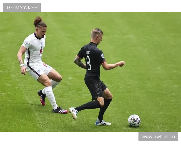 厄德高 vs 克罗斯：传控风格与中场组织差异